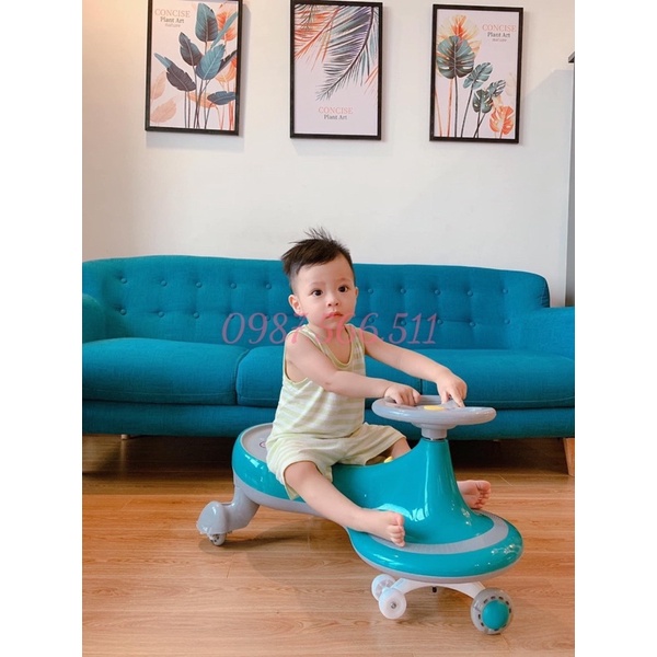 Xe lắc holla - Sẵn tại HN - có đèn + nhạc , chịu lực lên đến 100kg