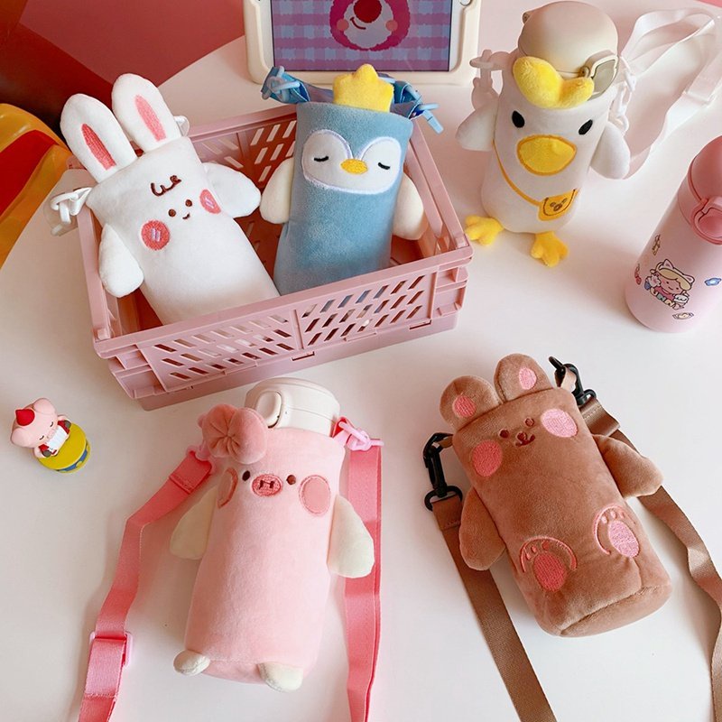 BÌNH NƯỚC NHỰA 2 LỚP BƠ ĐÀO DÂU MẪU COCA SIÊU CUTE KÈM ỐNG HÚT