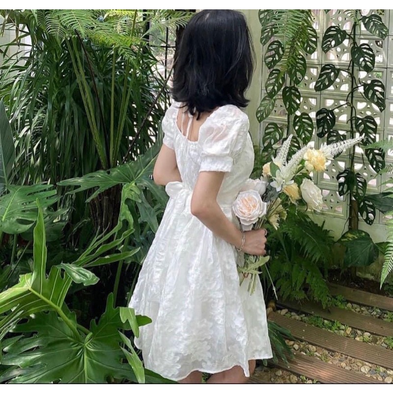 ĐẦM TRẮNG GẤM HOA NỔI DÂY YẾM