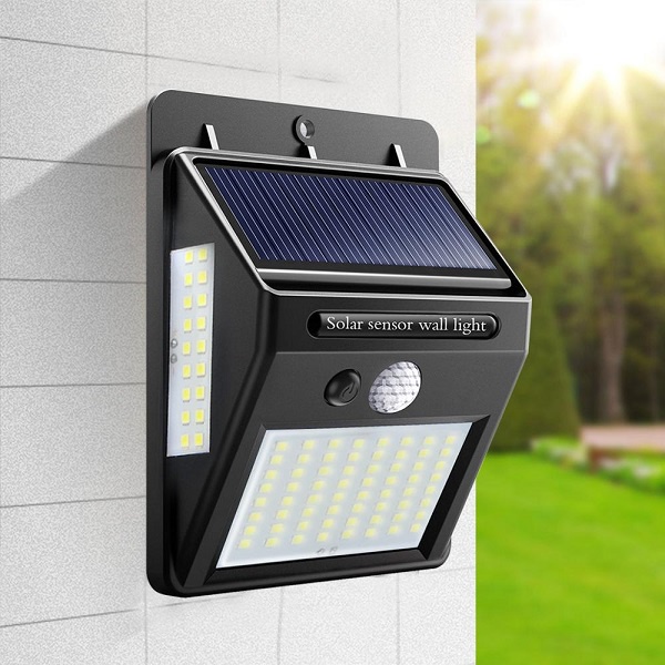 Đèn LED sử dụng năng lượng mặt trời 60 LED treo ngoài trời