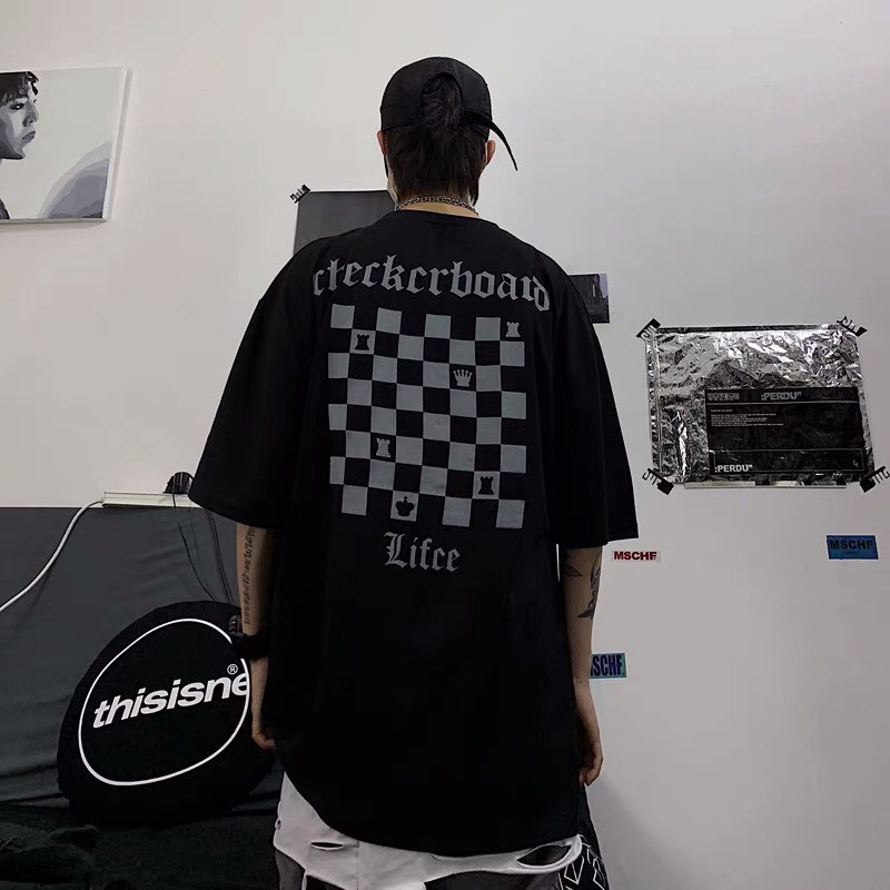 Áo Thun Unisex Áo Thun In Hình Bàn Cờ Phong Cách lịch lãm Tay Lỡ FREESIZE Form Rộng Unisex - ZADOLA FASHION
