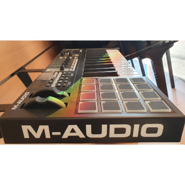 Thiết bị Midi Controller M-Audio Code 25