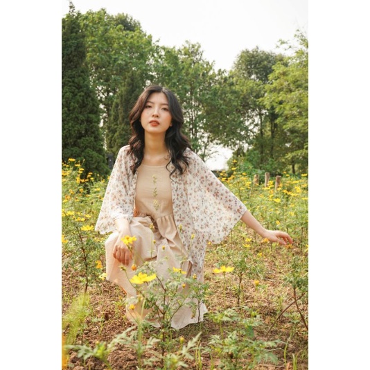 Kimono trắng hoa tím nâu