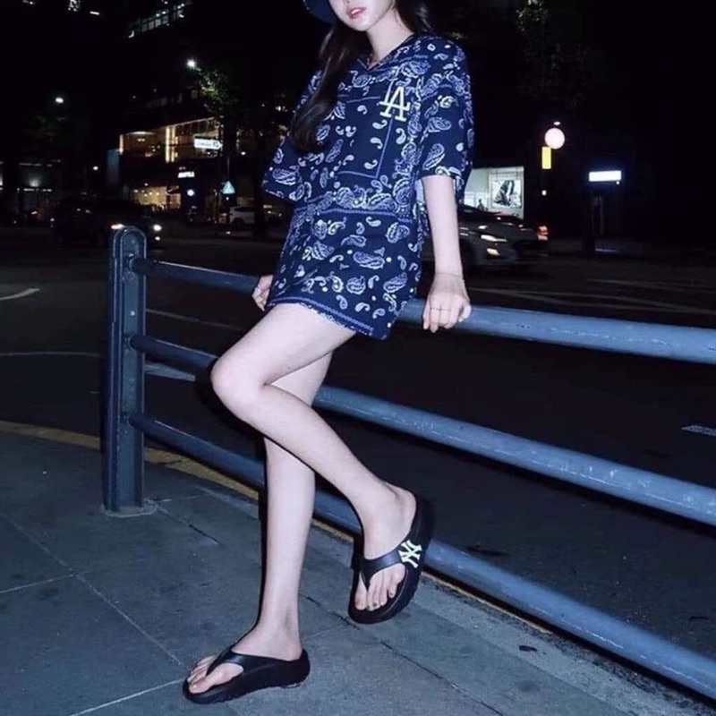 [CHÍNH HÃNG] DÉP MLB KOREA CHUNKY SLIDER FLIP-FLOP NEW YORK YANKEES BLACK  - DÉP XỎ NGÓN CAO SU - FULLBOX CÓ HIDDEN TAG