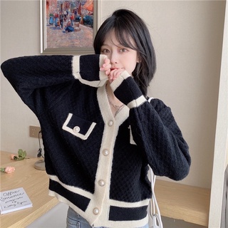 Áo cardigan len phối viền đen trắng cúc đồng