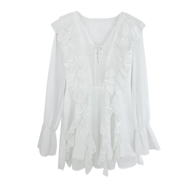 White lotus leaf edge v-collar chiffon dress a woman with long sleeves in summer shows a thin temperament and a short skirt in her first love.