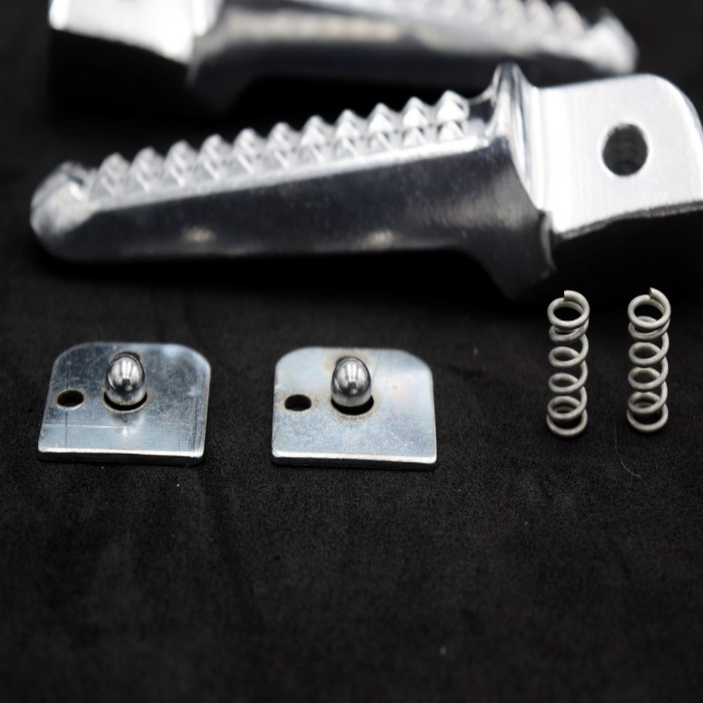 Gác chân nhôm CNC nguyên khối gắn các loại xe YAMAHA (cốt 8ly)