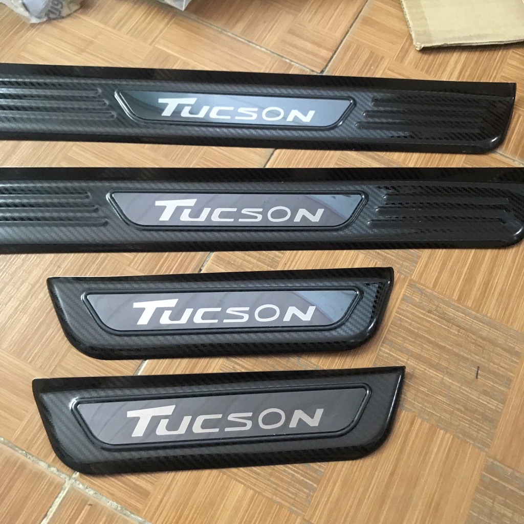 Bộ 8 Nẹp Bước chân Trong + Ngoài Vân carbon Cho Hyundai Tucson Form 2016 - 2021