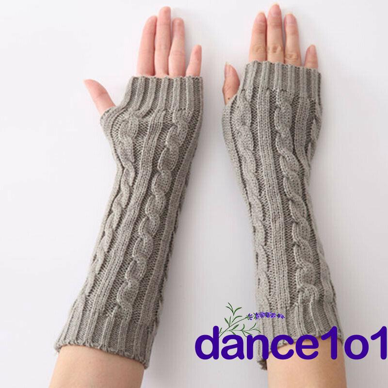 Găng tay len hở ngón giữ ấm độc đáo cho nữ