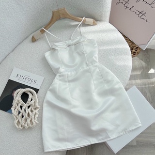 Đầm trắng 2s nơ ngực