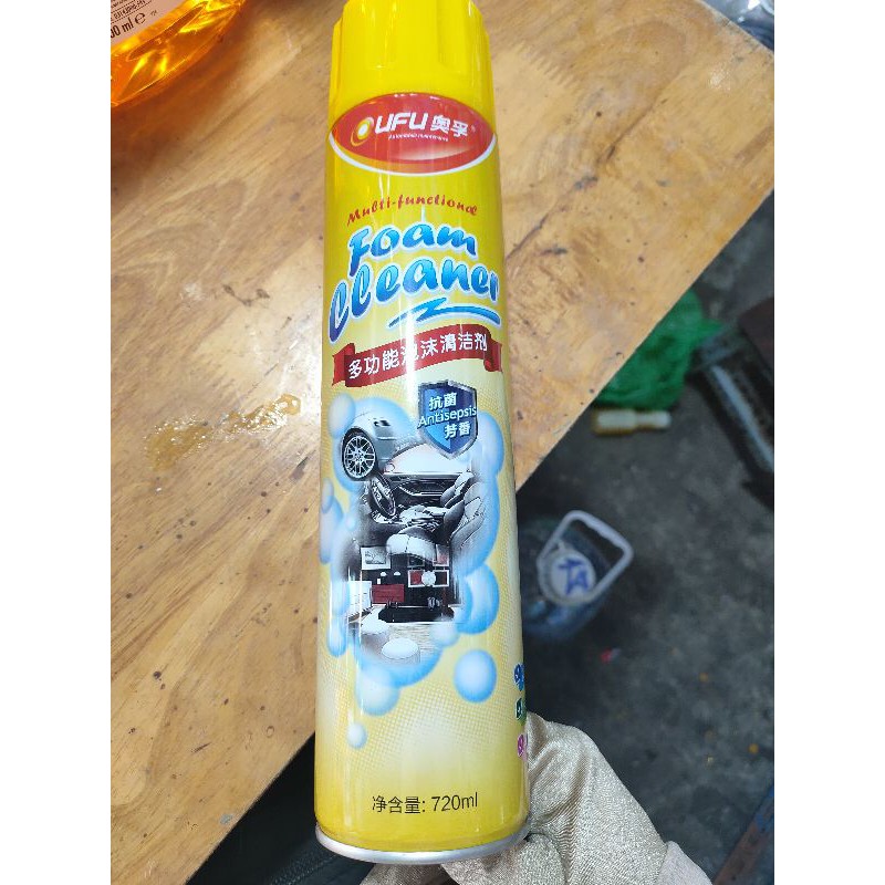 xịt tẩy nội thất xe