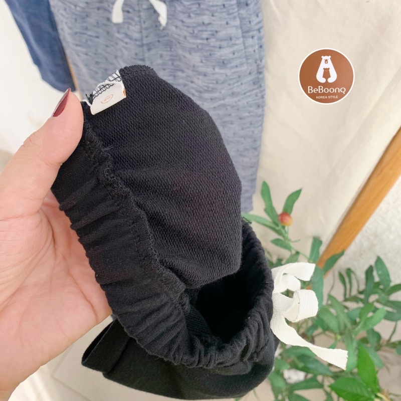 Quần Jogger da cá bé trai