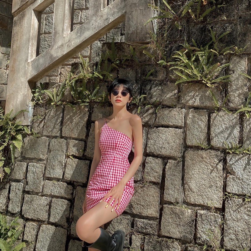 GINGHAM DRESS -Váy Xẻ 1 Bên Sọc Caro (Đỏ)