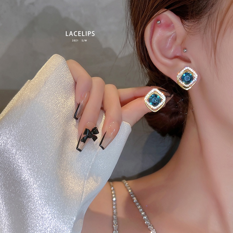 Khuyên Tai Đính Đá Pha Lê Xanh Dương Độc Đáo Phong Cách Hàn Quốc