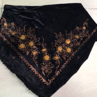 Khăn nhung tam giác quàng đầu cho bà !!