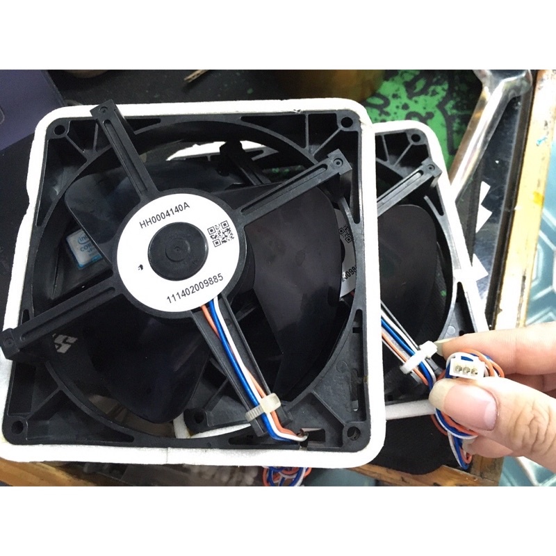 Quạt tủ lạnh Hitachi 12x12cm, 4 dây mới