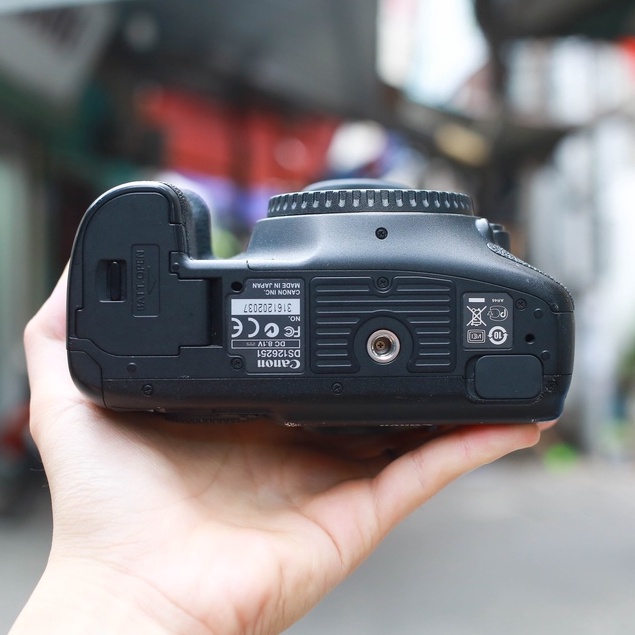 Bộ máy ảnh Canon EOS 7D kèm ống kính