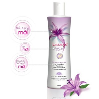 Dung dịch vệ sinh phụ nữ Lactacyd Soft & Silky 250ml
