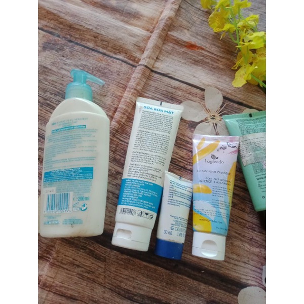 Sữa rửa mặt hàng si bán rẻ cho khách 17k/món