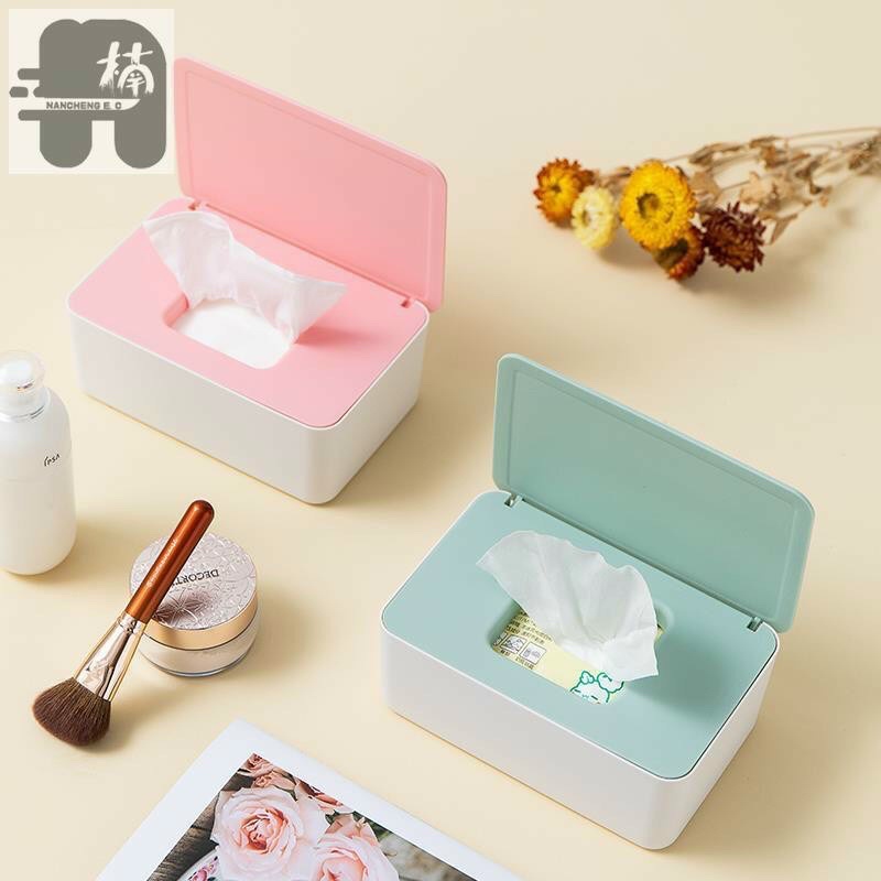 Hộp đựng khuẩn trang chống bụi tiện lợi.