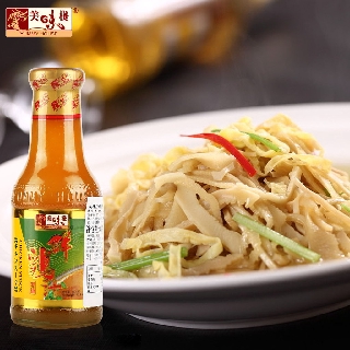 Nước cốt gà hiệu Yummy House chai 380ml