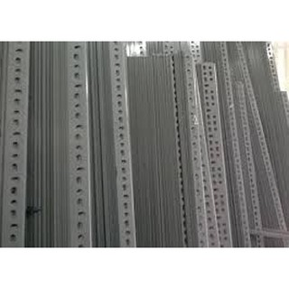 Thanh sắt V4x6x 2.4m dày 2.0li