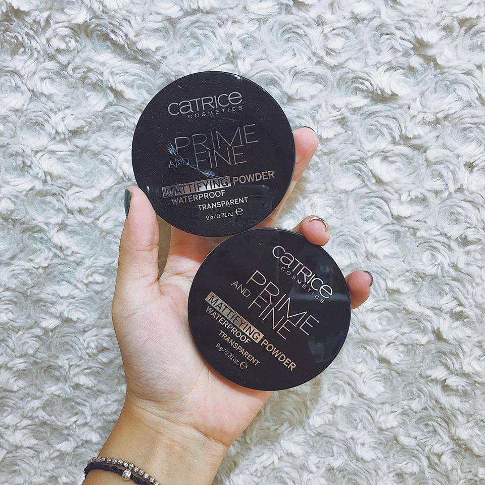 Phấn phủ chống thấm nước Catrice Prime And Fine Mattifying Powder Waterproof.