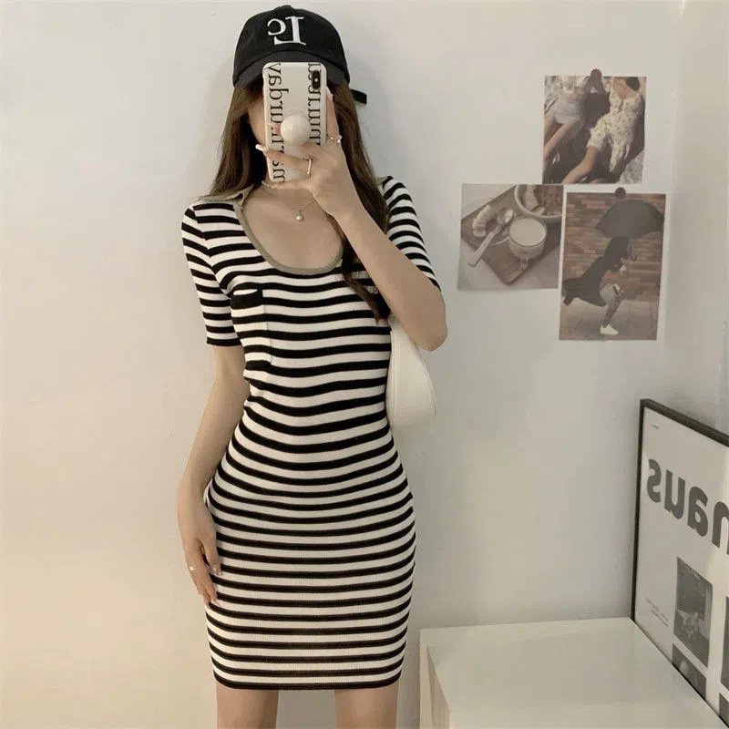 Váy đầm len body cộc tay cổ bẻ sẻ V túi ngực kẻ ngang nhỏ hot