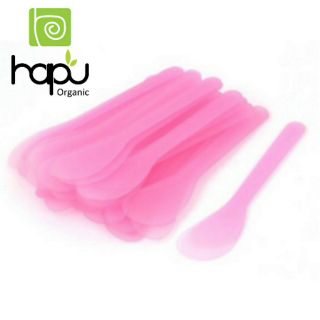 Que nhựa trộn và đắp mặt nạ
