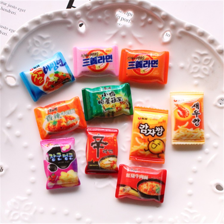 Charm gói mì, gói snacks trang trí nội thất mô hình