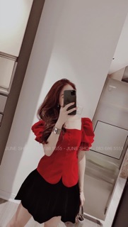 Áo đỏ cổ vuônb khuy bọc tay chun