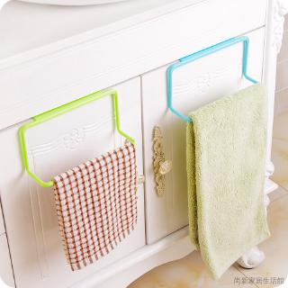 Giá treo khăn gắn cửa tủ bếp tiện dụng