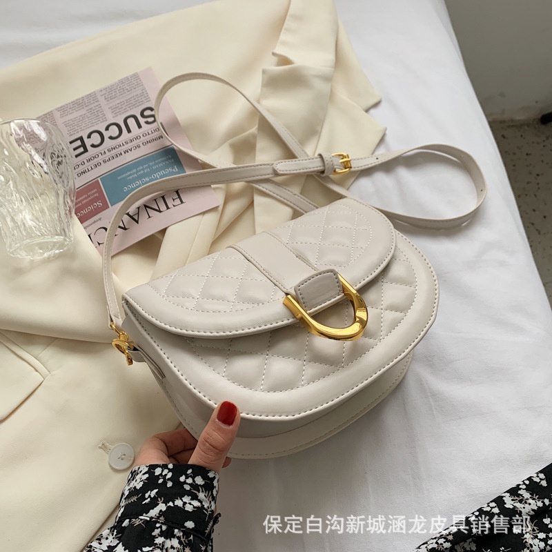 Túi xách nữ C.K vạt bầu trần trám 2 dây đeo chéo kẹp nách chất da phồng mịn size 19 cm