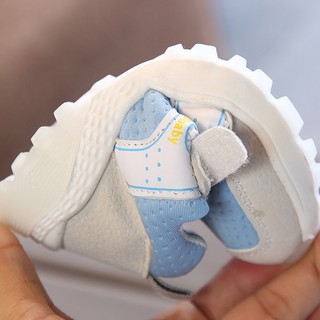 Giày thể thao có đèn LED cho bé