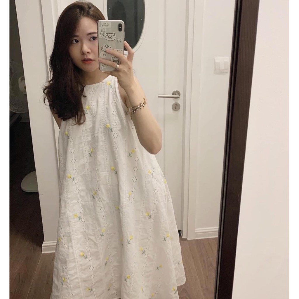 Đầm maxi form rộng, Đầm yếm dáng suông dài qua gối Cao Cấp vàng trắng thêu hoa nhí, sát nách cổ tròn - MiNhi | BigBuy360 - bigbuy360.vn