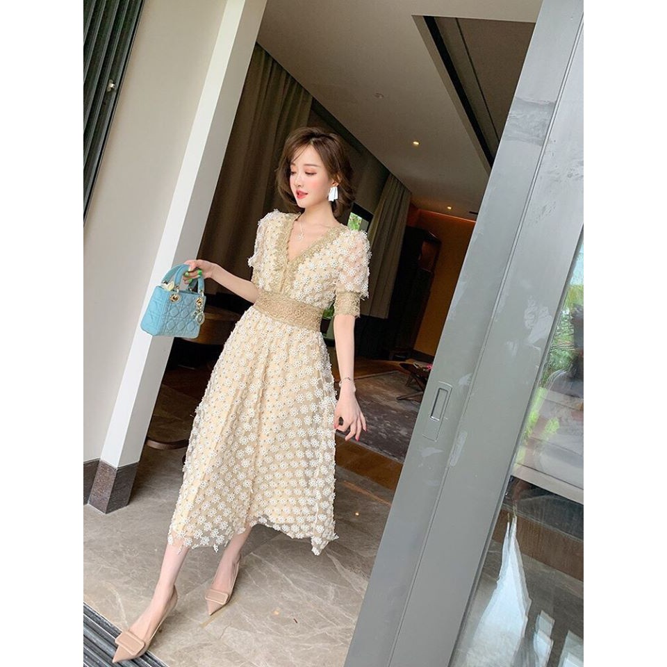 ĐẦM XOÈ REN LƯỚI HOA NỔI CỔ V CAO CẤP - MH258460 - HÀNG QUẢNG CHÂU