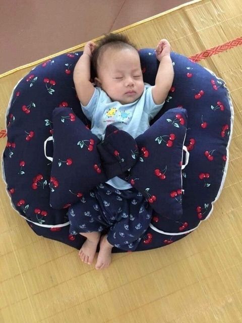 Gối chữ C chống trào ngược cho bé