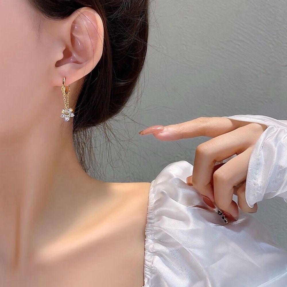 Bông Tai Hình Hoa Bằng Hợp Kim Phong Cách Hàn Quốc Thanh Lịch Dành Cho Nữ