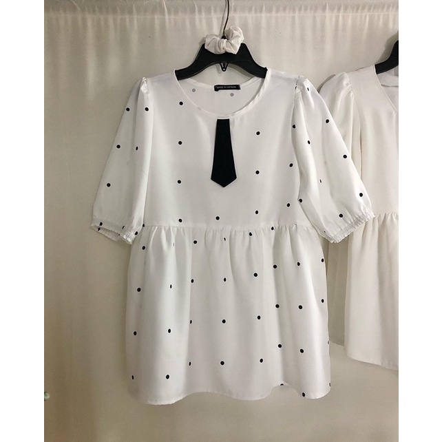 Áo babydoll chấm bi cổ cà vạt tay phồng xinh xắn tặng kèm scrunchie cùng màu