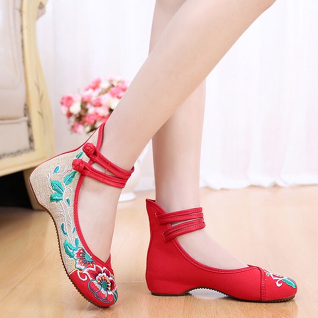 Giày vải thêu hoa ( có sẵn 1 e đỏ size 35,36,36,40. Đen size 38,39) | BigBuy360 - bigbuy360.vn