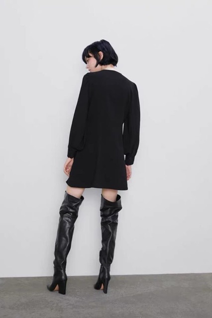 Sẵn váy z..r đen tay dài hàng tuồn auth sắc nét