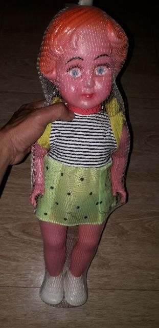 Một búp bê nhựa loại to cao 50cm bằng nhựa Việt Nam