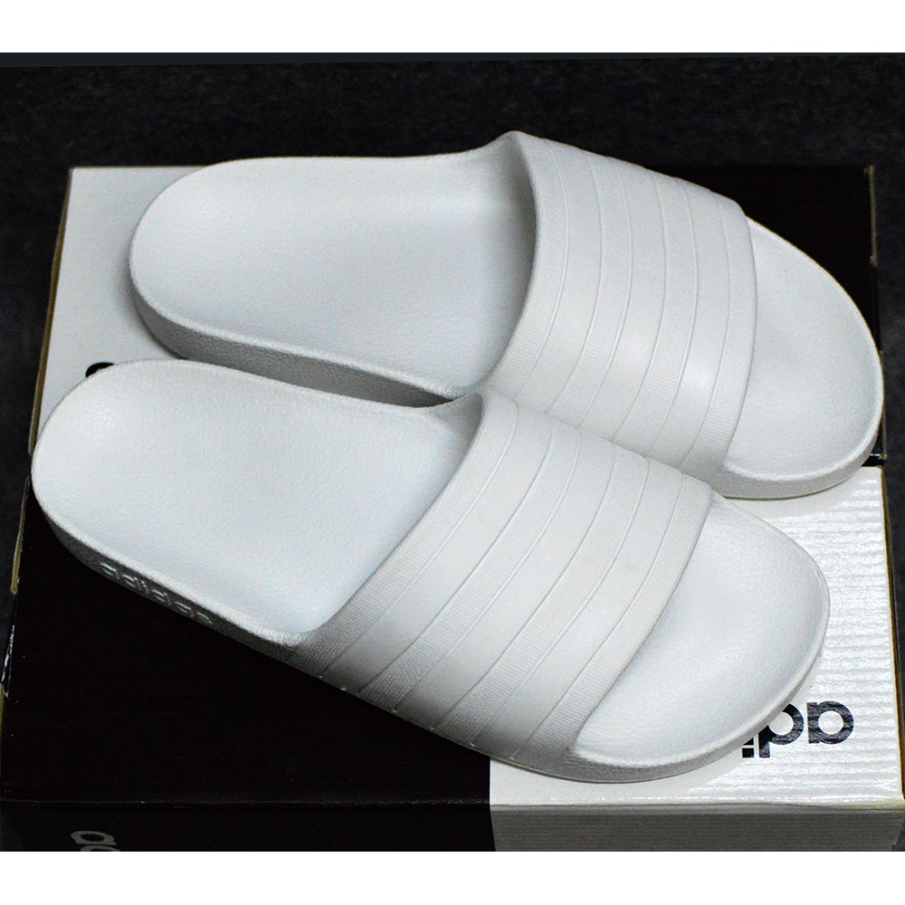 Dép Adilette Aqua màu trắng sọc trơn