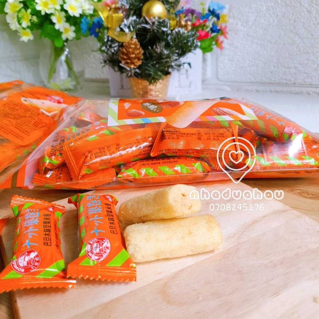 Một gói bánh gạo cuộn nhân kem hạnh nhân Kowlon Hongkong gói 250gam