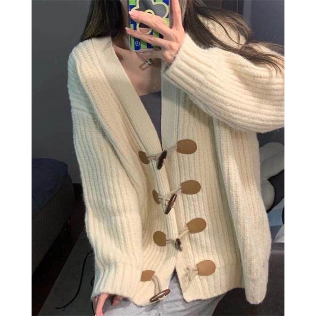 Áo khoác len cardigan màu kem khuy sừng dễ thương Yannie