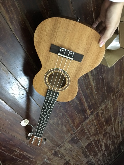 ĐÀN UKULELE TENOR KẺ VIỀN