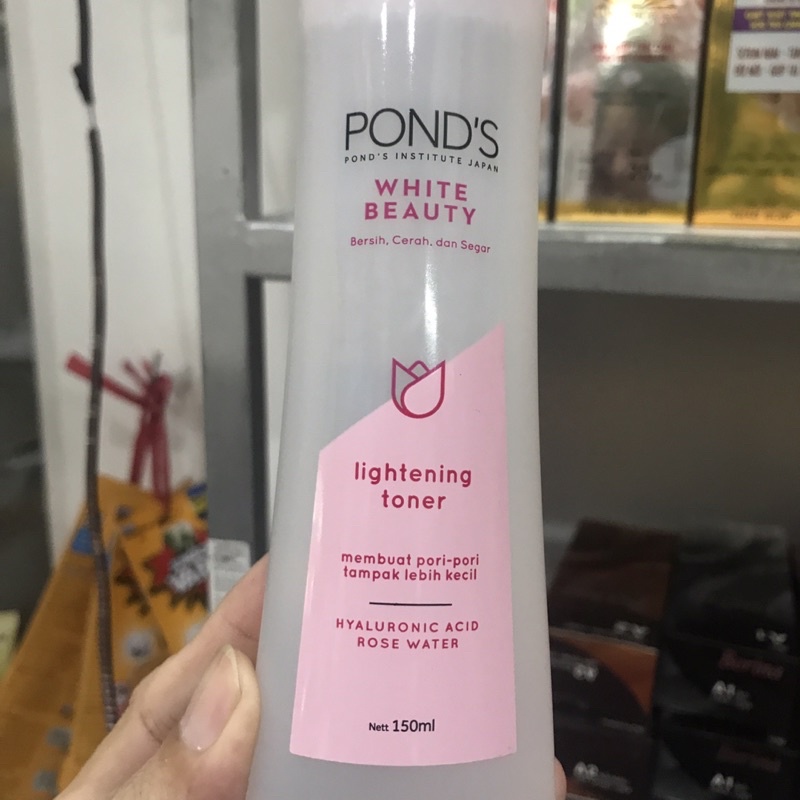 Nước hoa hồng làm sáng da Ponds White Beauty Lightening Toner 150ml