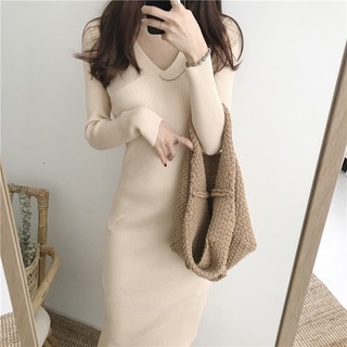 Váy len cổ v