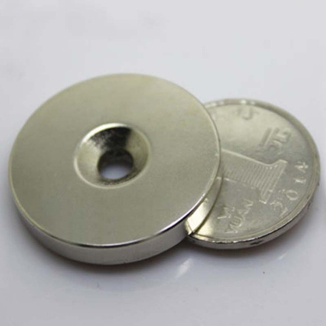 Nam châm viên trắng 30x5mm lỗ vát 6mm, loại nam châm trắng siêu mạnh có lỗ bắt vít