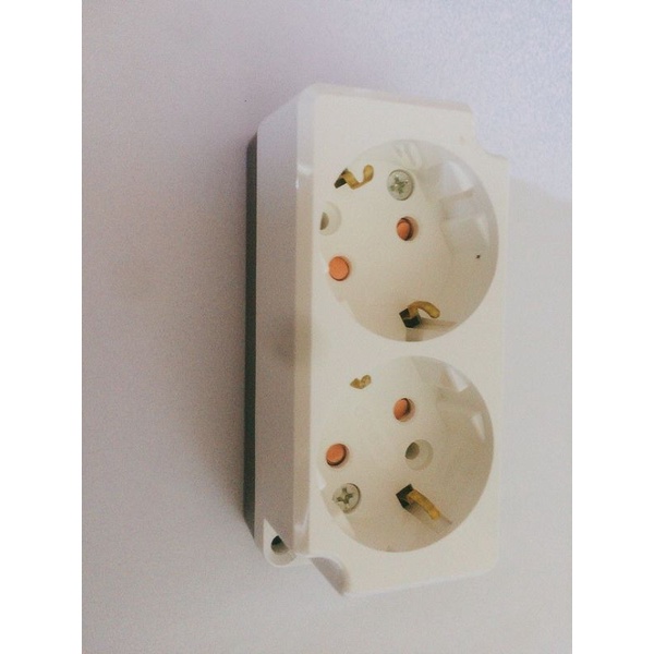 Ổ cắm điện Hàn quốc 2chui DP 1211 Có chân tiếp địa an toàn điện áp 16A- 250V~
